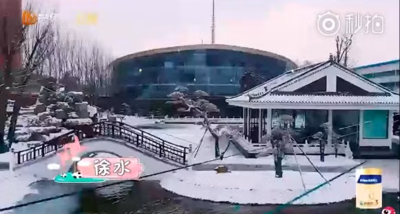 Căn nhà rất rộng và được thiết kế vô cùng sang trọng.