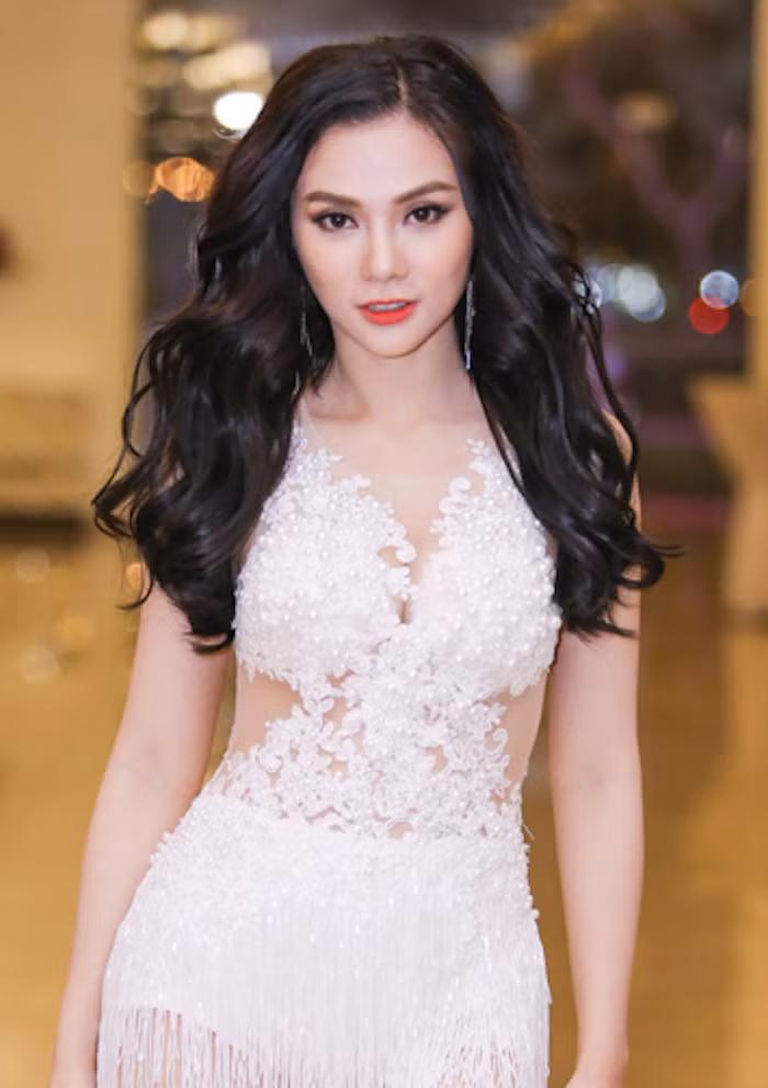 Khán giả mến mộ nhạc Việt thường nhớ đến cô với dòng nhạc sôi động.