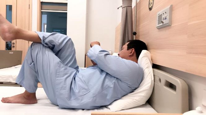 Tuy nhiên 'Táo Kinh tế' giải thích đây chỉ là một cảnh quay trong bộ phim 'Ghét thì yêu thôi'.