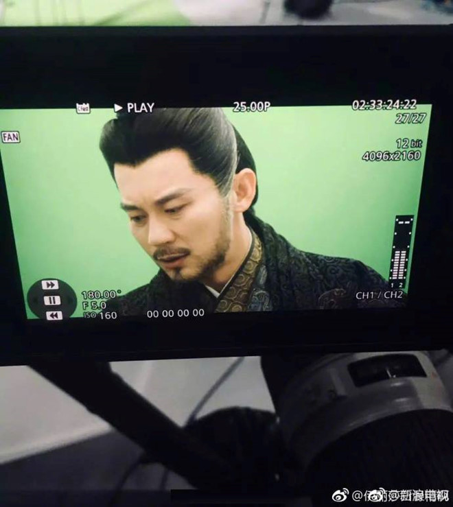 Lý Thần trên phim trường Thắng thiên hạ.