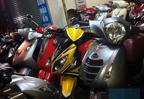 Hai lua sam xe may tay ga 400 trieu: Dai gia Nhat nga mu-Hinh-2