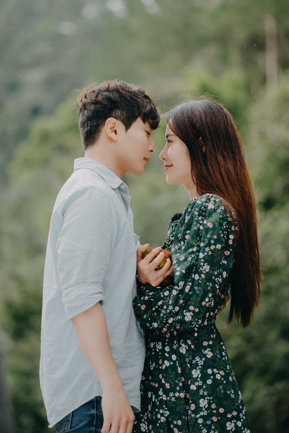 Một điểm gây tò mò khác là nhân vật nam chính thủ vai cùng Nam Em trong phim.