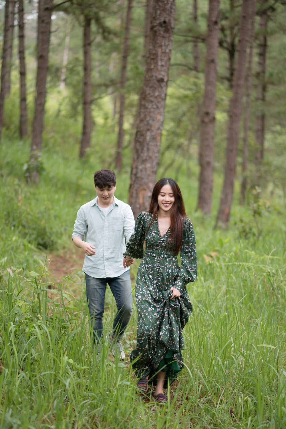 Bài hát được lồng ghép khéo léo vào phim để bổ trợ và thực hiện đúng vai trò là phần OST của phim ngắn chứ ê-kíp không thực hiện theo định dạng như phim ca nhạc.