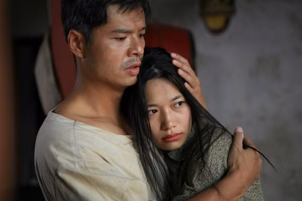 Nữ diễn viên Trà My cho biết nếu được diễn lại cô sẽ không "nằm đờ" ra như vậy.