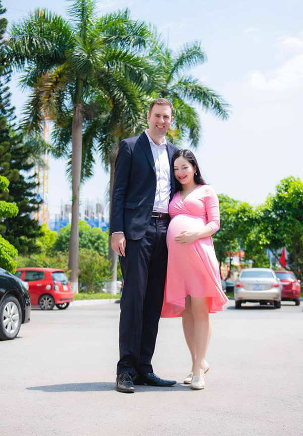 Lan Phương và chồng cao 2,2m của mình.