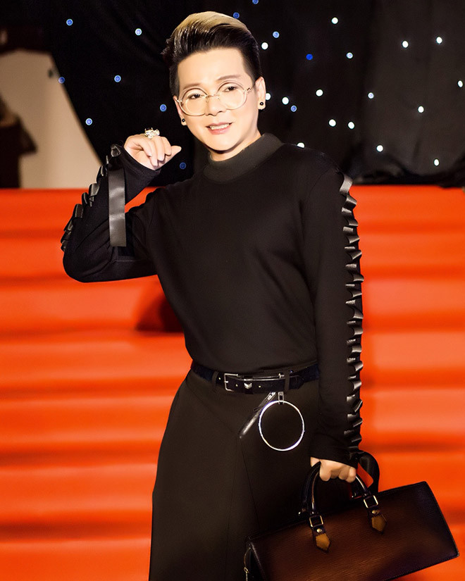 Phong cách thời trang của Vũ Hà trong sự kiện thời trang gần đây gây tranh cãi.