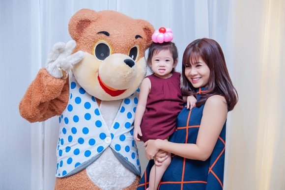 Mai Phương nuôi con mà không yêu cầu trợ cấp của bạn trai.