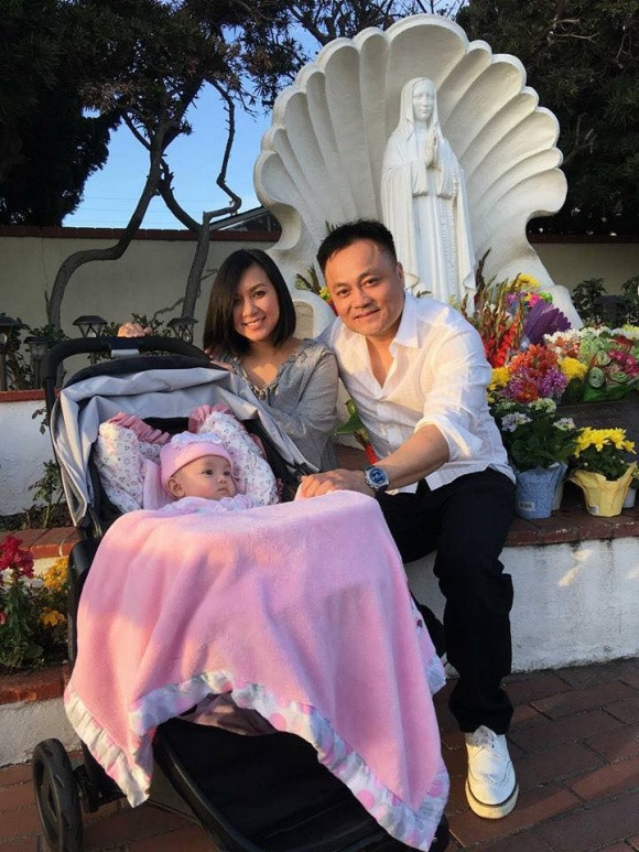 Việc có thai ngoài ý muốn khiến Y Phụng rất lo lắng, stress. Tuy nhiên, cô đã gạt hết những suy nghĩ đó và công việc sang một bên để chào đón con đầu lòng. Tình cũ Lý Hùng chia sẻ, cô sinh con rất dễ có lẽ nhờ thói quen tập thể dục thường xuyên.