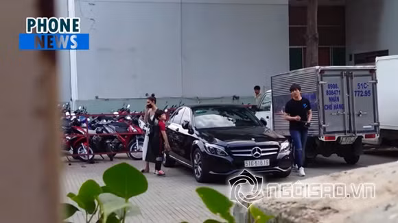 Mới đây nhất, Tim và Trương Quỳnh Anh bị bắt gặp lái xe hơi đưa con trai Sushi đi chơi khá thân mật.