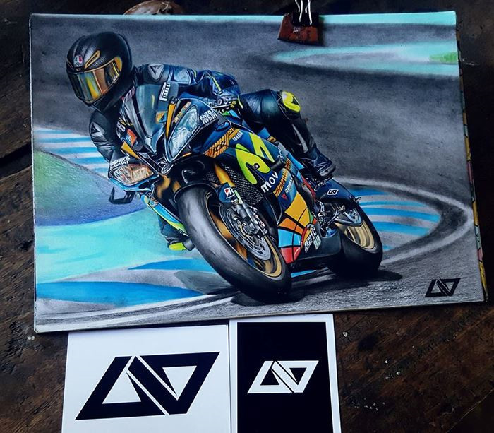 Viết Chung cho Zing.vn hay cậu bắt đầu tập vẽ từ tháng 11/2016. Vì đam mê xe phân khối lớn từ lâu, tình cờ thấy tranh một họa sĩ nước ngoài nên chàng trai Nghệ An đã lên mạng tìm các video hướng dẫn để luyện khả năng hội hoạ.