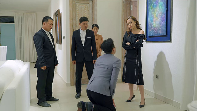 Công van xin nhưng không được Nhi tha thứ.