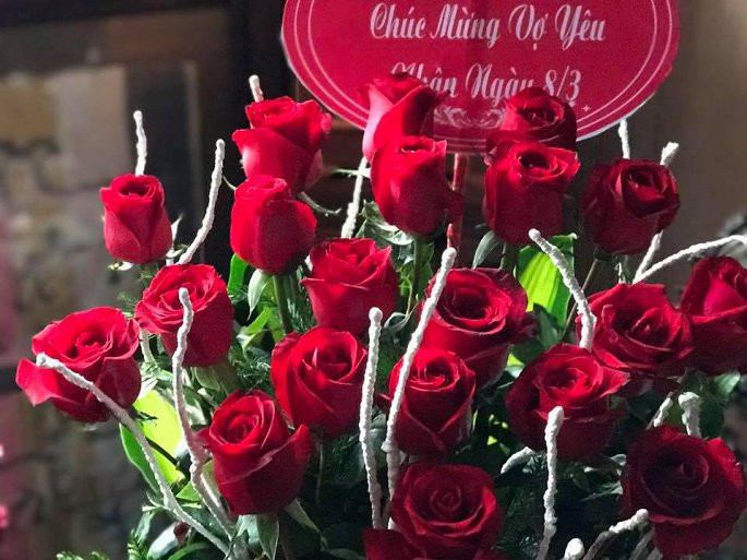 BTV Vân Anh ít khi chia sẻ về cuộc sống riêng. Tuy nhiên, trên trang cá nhân, chị thỉnh thoảng vẫn đăng tải hình ảnh những bó hoa mà chồng tặng trong ngày sinh nhật hay những ngày lễ. Chồng chị luôn âu yếm gọi chị là "vợ yêu" trong những lời chúc đi kèm.