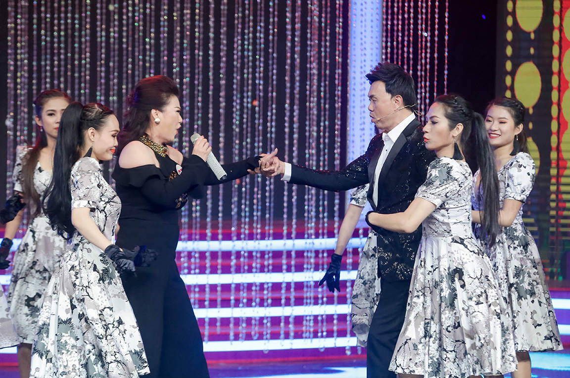 Vợ chồng Chí Tài từng ở trong ban nhạc trước khi anh chuyển hướng diễn hài.