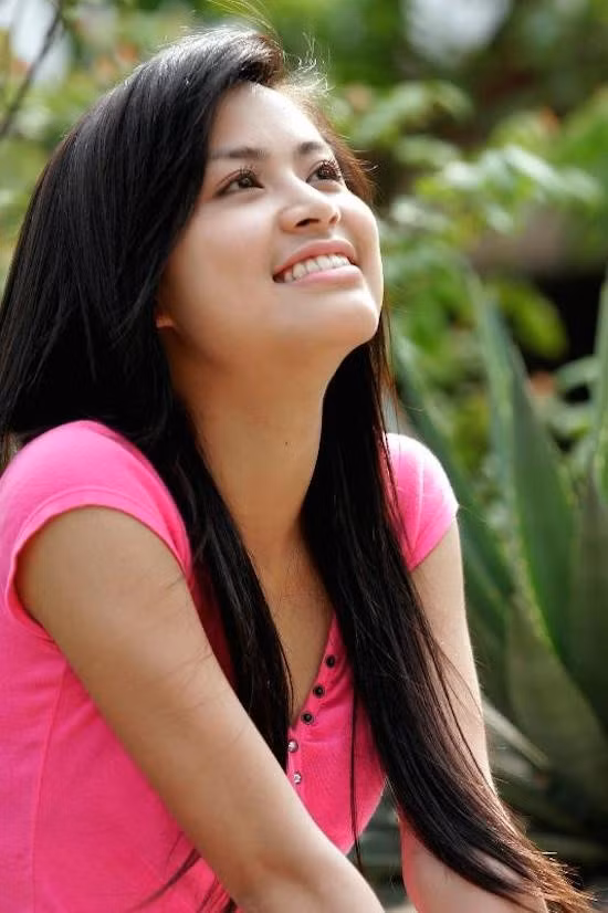 Hoàng Thùy Linh với hóa thân của Vàng Anh.