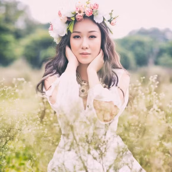 Nhan sắc xinh đẹp mặn mà của Hoa hậu Ngô Phương Lan.