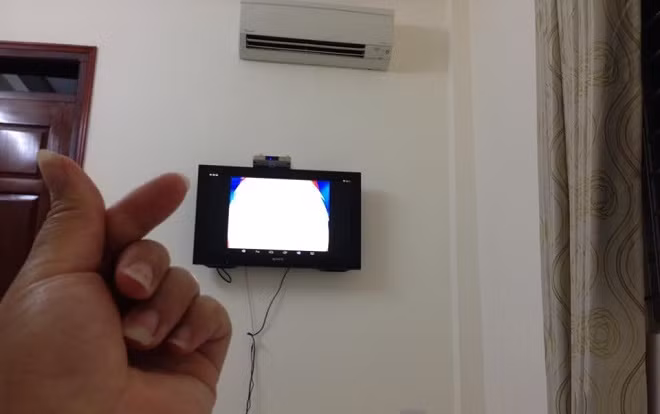 Hình ảnh cô gái chụp khi đi nhà nghỉ một mình.