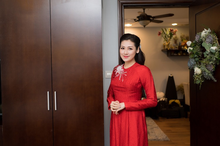 Người đẹp sinh năm 1993 đẹp rạng ngời trong ngày vui trọng đại của cuộc đời.