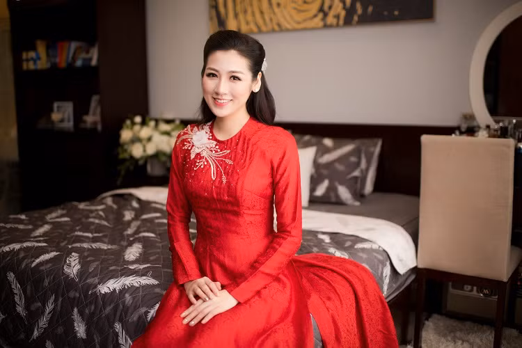 Chiều 21/7, Á hậu Tú Anh lên xe hoa về nhà chồng. Đám cưới Dương Tú Anh nhận được nhiều sự quan tâm của công chúng.