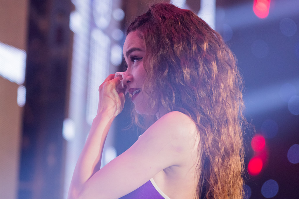 Giọng ca Cả một trời thương nhớ bật khóc trước tình cảm nồng nhiệt của người hâm mộ. Hà tâm sự đã có lúc từng nghĩ đến việc tạm ngừng nghỉ hoạt động nghệ thuật một thời gian nhưng hiện tại, cô khẳng định: "Dù chỉ còn một người yêu mến mình nữa thì mình cũng vẫn sẽ còn hát và sẽ không bao giờ dừng lại".