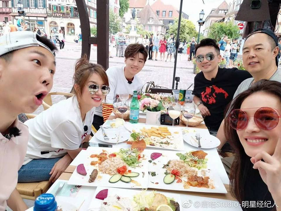  Diễn viên Triệu Vy, Tô Hữu Bằng, Thư Kỳ, Vương Tuấn Khải, Bạch Cử Cương cùng khách mời Trương Thiết Lâm.