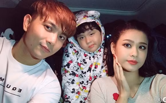 Đã ly hôn nhưng Tim và Trương Quỳnh Anh vẫn sống chung, cùng chăm sóc con trai.