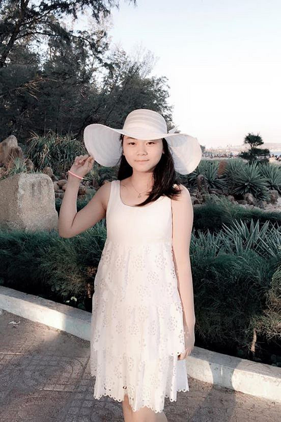 Mấy năm. trước, con gái của Mai Thu Huyền trông còn trẻ con thế này.