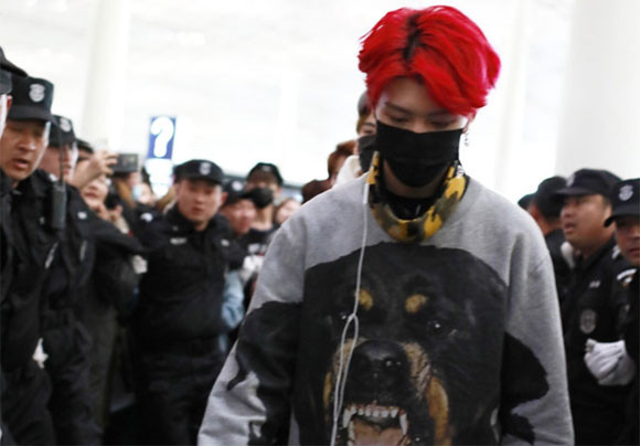 Những hình ảnh của Phạm Thừa Thừa được mô tả chẳng khác nào thần tượng hạng A Hàn Quốc khi đến Trung Quốc.