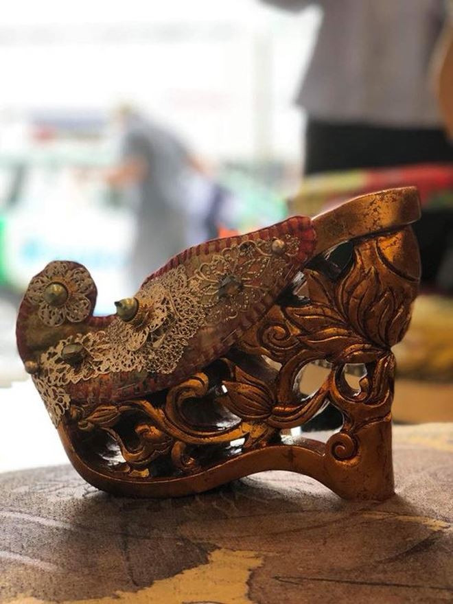 Chiếc hài Phương Thanh đăng trên trang cá nhân gây tò mò với nhiều người.