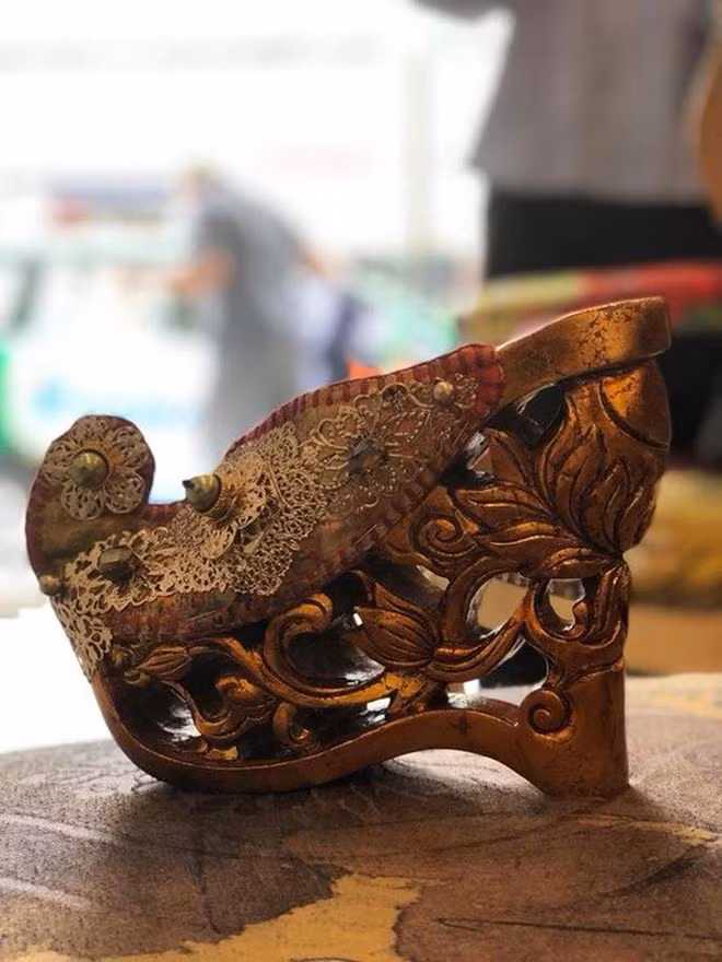 Chiếc hài Phương Thanh đăng trên trang cá nhân gây tò mò với nhiều người.