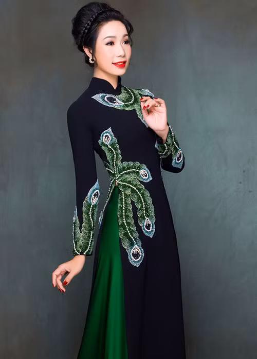 Không chỉ có hôn nhân hạnh phúc, Á hậu Trịnh Kim Chi còn có sự nghiệp nghệ thuật thành công. Cô cũng sở hữu sân khấu kịch riêng.