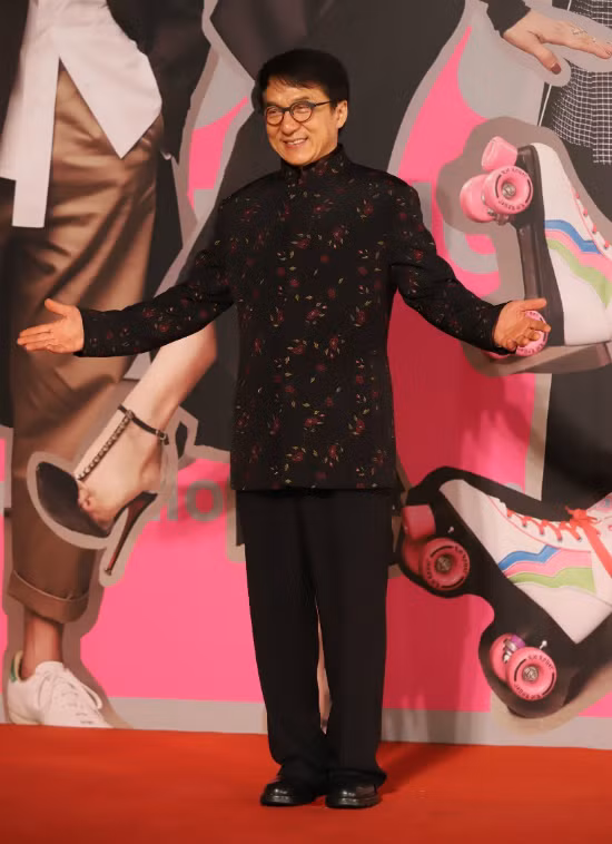 Góp mặt tại Lễ trao giải, Thành Long- ông vua phim hài hành động tỏ ra rất hào hứng.