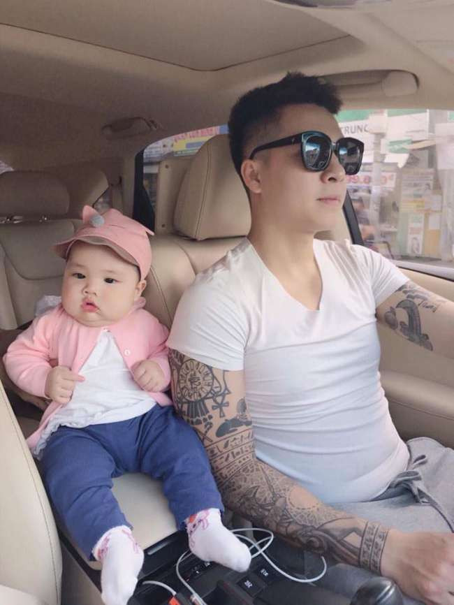 Hình ảnh hiếm hoi của Tiến Dũng và con gái.