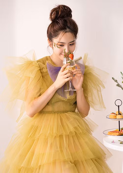 Đặc biệt, MV là bước mở màn cho chuỗi MV tiếp theo của Nam Em, sẽ ra mắt trong thời gian tới.