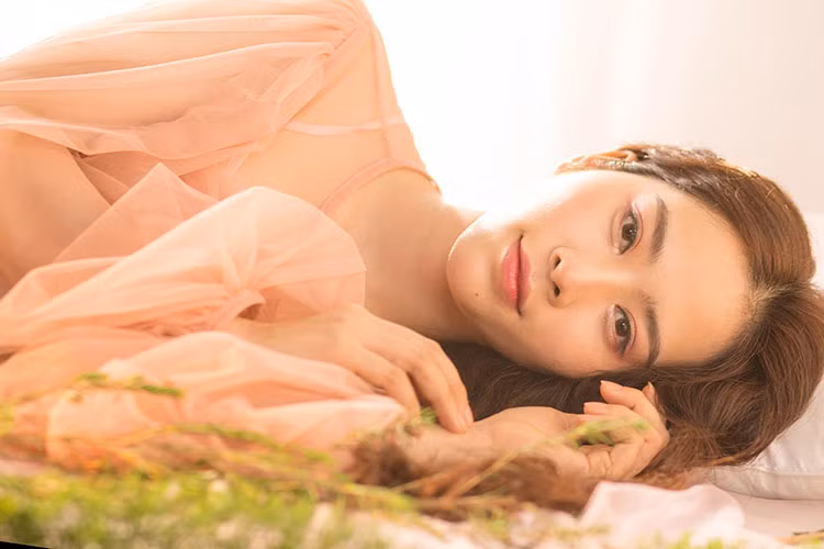 Nam Em chia sẻ cô mong muốn bài hát sẽ là món quà dành tặng khán giả ngày Valentine trắng 14/3 năm nay.