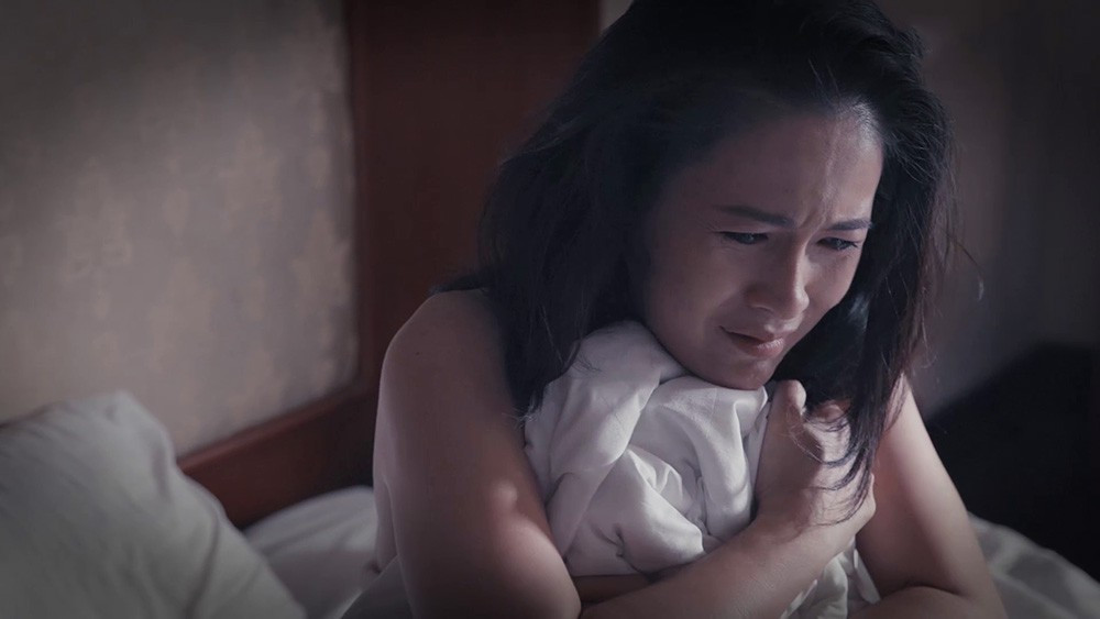 Trong một diễn biến khác của phim Gạo nếp gạo tẻ, Nhân tình cờ nghe được cuộc trò chuyện của ông Lực - bố của Nhân với Phúc và biết được bí mật: bé Thương là con của Kiệt. Và Phúc đang muốn dẫn con ra đi để tránh mặt Kiệt. Trước sự tra hỏi của con trai, ông Lực đã kể lại toàn bộ câu chuyện quá khứ bất hạnh của Phúc.