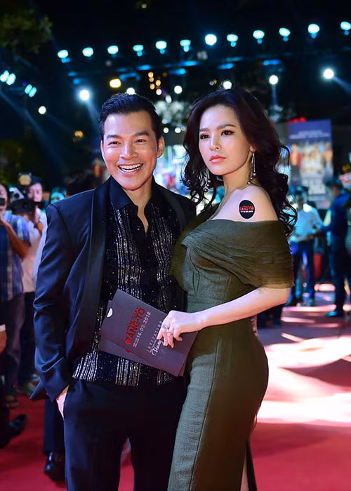 “Girls 2 - Những cô gái và găng tơ” có sự tham gia của dàn diễn viên: Mike Tyson, Trương Quân Ninh, Trần Ý Hàm, Tiết Khải Kỳ, Mike Tyson, Vương Thủy Lâm, Phạm Điềm Điềm, Elly Trần... Phim công chiếu ngày 16/3.