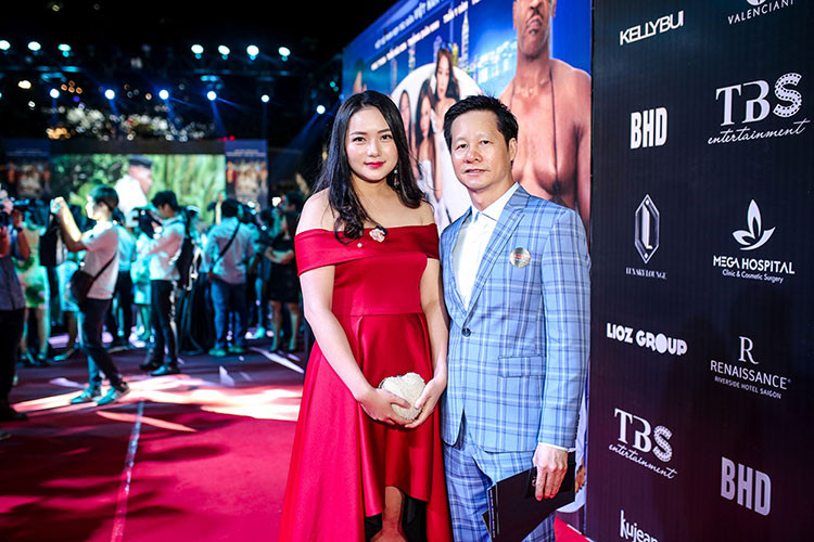 Vợ chồng Phan Như Thảo và chồng đại gia đến thưởng thức bộ phim.