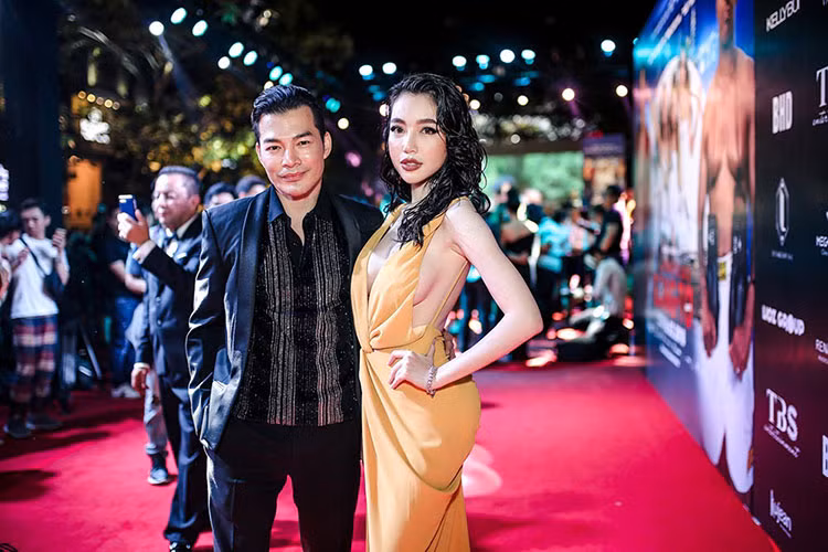 Buổi ra mắt phim còn có sự góp mặt của Elly Trần. Trong “Girls 2 - Những cô gái và găng tơ”, Elly Trần thủ vai nữ sát thủ Trần Hà.