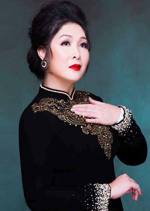 Có cuộc sống gia đình hạnh phúc cùng nghiệp diễn thành công, bà bầu Hồng Vân được nhiều người ngưỡng mộ.