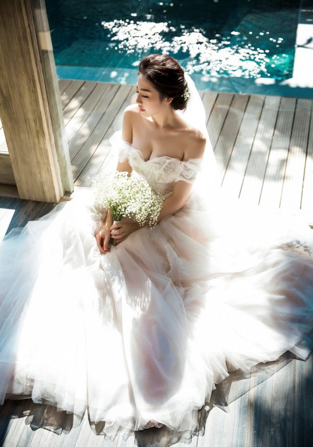 Tú Anh vô cùng xinh đẹp trong trang phục cô dâu.