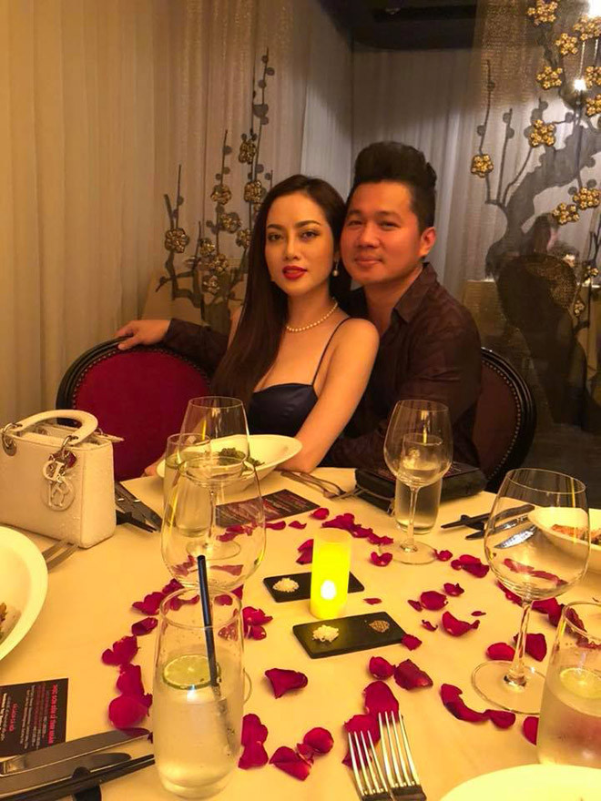 Trong lần đầu gặp nhau, Lâm Vũ không có nhiều ấn tượng với Huỳnh Tiên nhưng cô lại cho anh cảm giác muốn lấy làm vợ. Nam ca sĩ 41 tuổi thừa nhận trước giờ anh chưa từng có cảm giác này với cô gái nào.