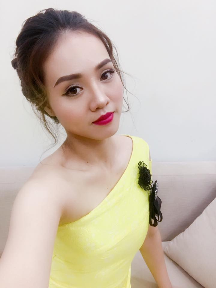Xinh đẹp không thua kém bất kỳ người đẹp nào trong showbiz nhưng Ngọc Hà lựa chọn trang phục vô cùng giản dị.