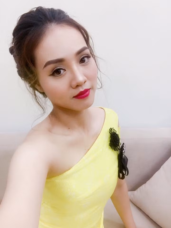 Xinh đẹp không thua kém bất kỳ người đẹp nào trong showbiz nhưng Ngọc Hà lựa chọn trang phục vô cùng giản dị.