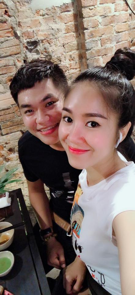 Tiết lộ về lần đầu tiên gặp Trung Kiên, Lê Phương thừa nhận chỉ xem anh như một cậu em trai nhỏ. Bởi sau lần đổ vỡ hôn nhân, cô có phần sống khép kín, dè chừng và chưa sẵn sàng mở lòng đón nhận tình yêu mới. Nhưng sau khi có nhiều thời gian tiếp xúc, cô dần nhận ra chàng trai này không "trẻ con" như mình nghĩ.