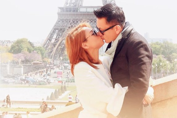Thanh Thảo và ông xã Tom Han trong một chuyến du lịch tại Pháp.