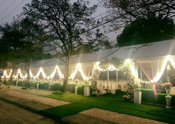 Không gian tiệc cưới của Khắc Việt ở quê nhà.