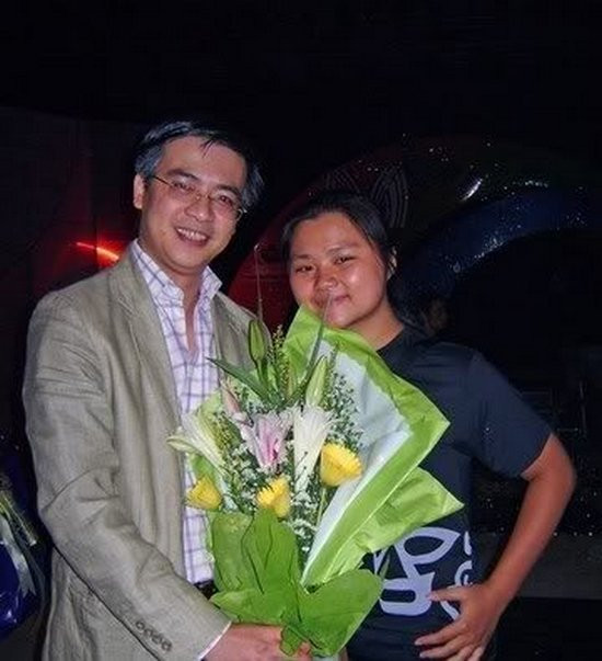 Lúc này mới tầm 40 tuổi mà anh nhìn đã khá "dừ" với gương mặt phúc hậu và mái tóc hoa râm.