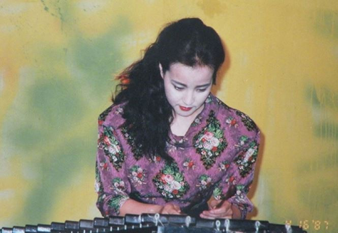 Lưu Hiểu Khánh gia nhập làng giải trí năm 1973, hoạt động sôi nổi ở các lĩnh vực điện ảnh, truyền hình, âm nhạc, kịch.