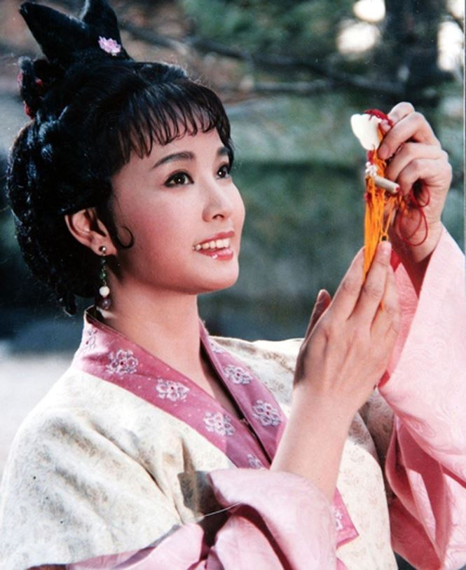 Lưu Hiểu Khánh cũng từng lập kỷ lục khi 6 lần đăng quang ngôi vị "Ảnh hậu" tại giải Bách Hoa và một lần thắng Nữ phụ xuất sắc nhất.