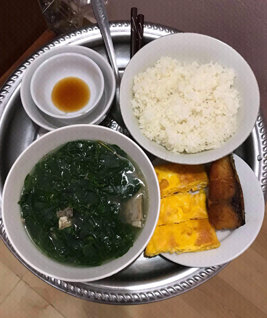 Những mâm cơm tươm tất vừa ngon miệng lại được đổi món liên tục.